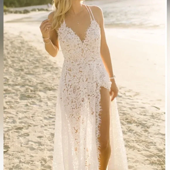 Beach Lulus White Crochet Dress Lulus One Wish White Lace Midi Dress Medium M Excellent Condition Beach Lulus White Crochet Dress Lulus One Wish White Lace Midi Dress Medium M Excellent Condition